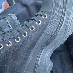 Barely worn Alexander Mqueen boots in black